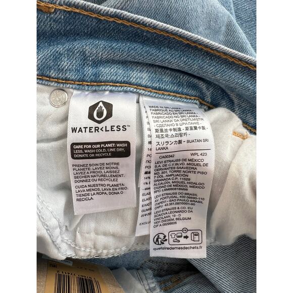 Levi Strauss Levi's High Rise Wide Leg Ankle Jeans Light Wash Denim Size 30 NEW - Picture 11 of 16